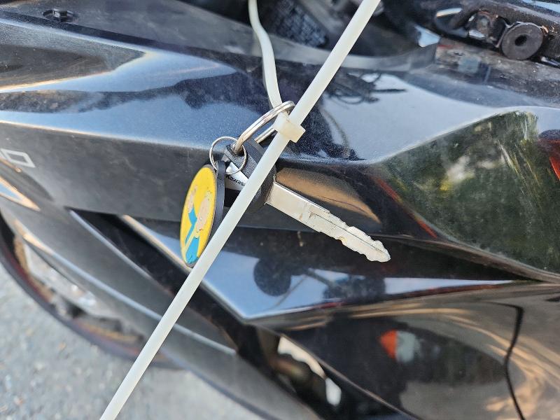 2018 Kawasaki Zx1000 VIN JKAZXCW1XJA009332 COPART salvage auction — ALL OVER, LA - CERT OF TITLE-SALVAGE (P), sold $150 on 2026-07-16 (photo 8)