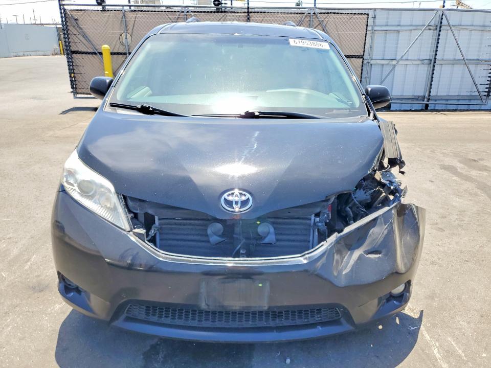2017 Toyota Sienna VIN 5TDYZ3DC5HS870303 COPART salvage auction — FRONT END, CA - SALVAGE CERTIFICATE, sold $4,100 on 2026-07-29 (photo 5)