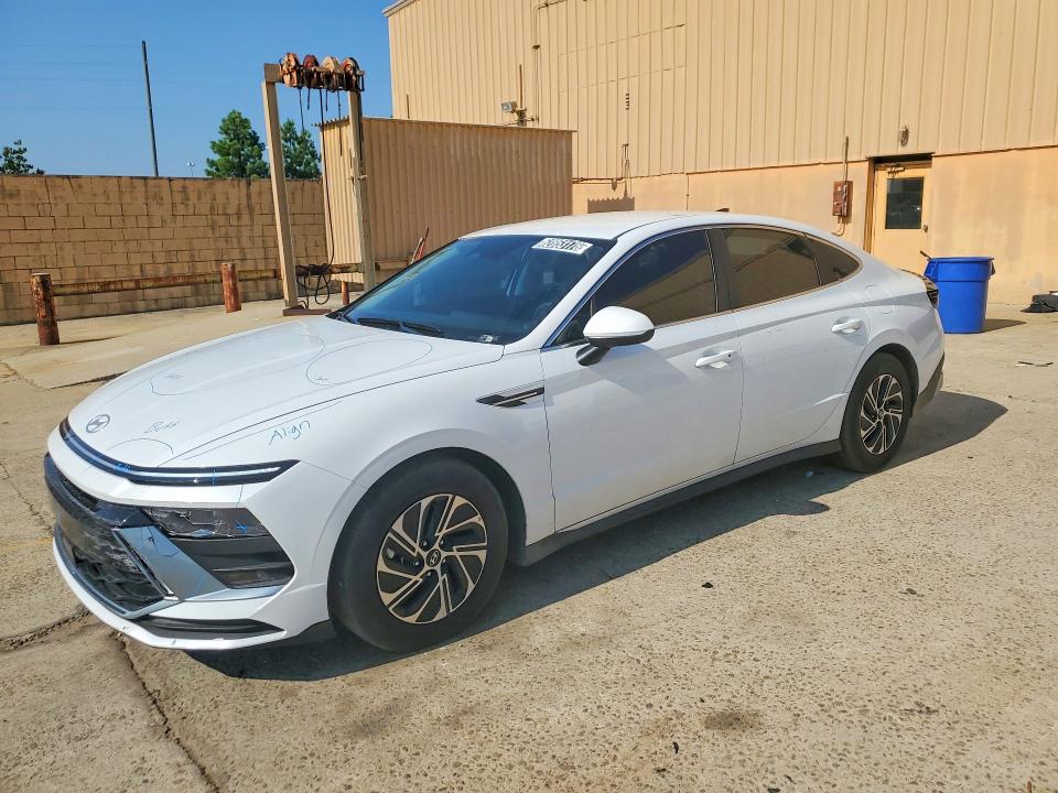 2026 Hyundai Sonata hybrid VIN KMHL24JJ4TA146689 — COPART salvage auction photo