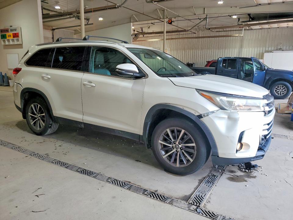 2019 Toyota Highlander VIN 5TDJZRFH6KS598302 COPART salvage auction — FRONT END, Pa - Cert Of Title, sold $7,600 on 2026-07-30 (photo 4)