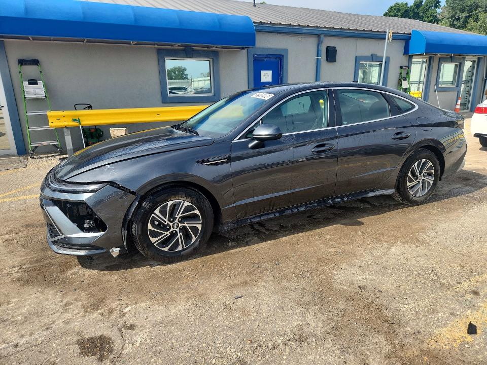 2026 Hyundai Sonata hybrid VIN KMHL24JJ9TA164704 COPART salvage auction — FRONT END, Tx - Certificate Of Title, sold $11,200 on 2026-07-08 (photo 1)