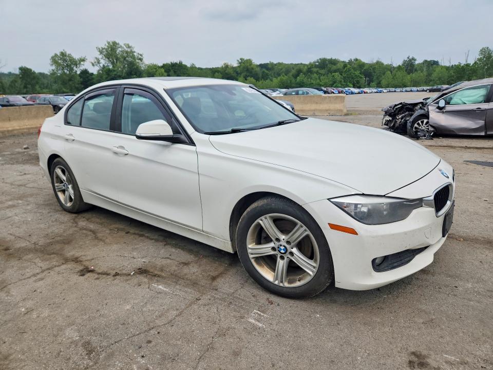 2015 BMW 3er VIN WBA3C3G50FNS75688 COPART salvage auction — SIDE, Ny - Mv-907A Salvage Certificate, sold $850 on 2026-08-13 (photo 4)