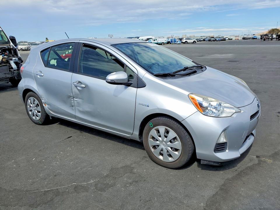 2014 Toyota Prius c VIN JTDKDTB39E1571199 COPART salvage auction — SIDE, CA - SALVAGE CERTIFICATE, sold $950 on 2026-07-27 (photo 4)