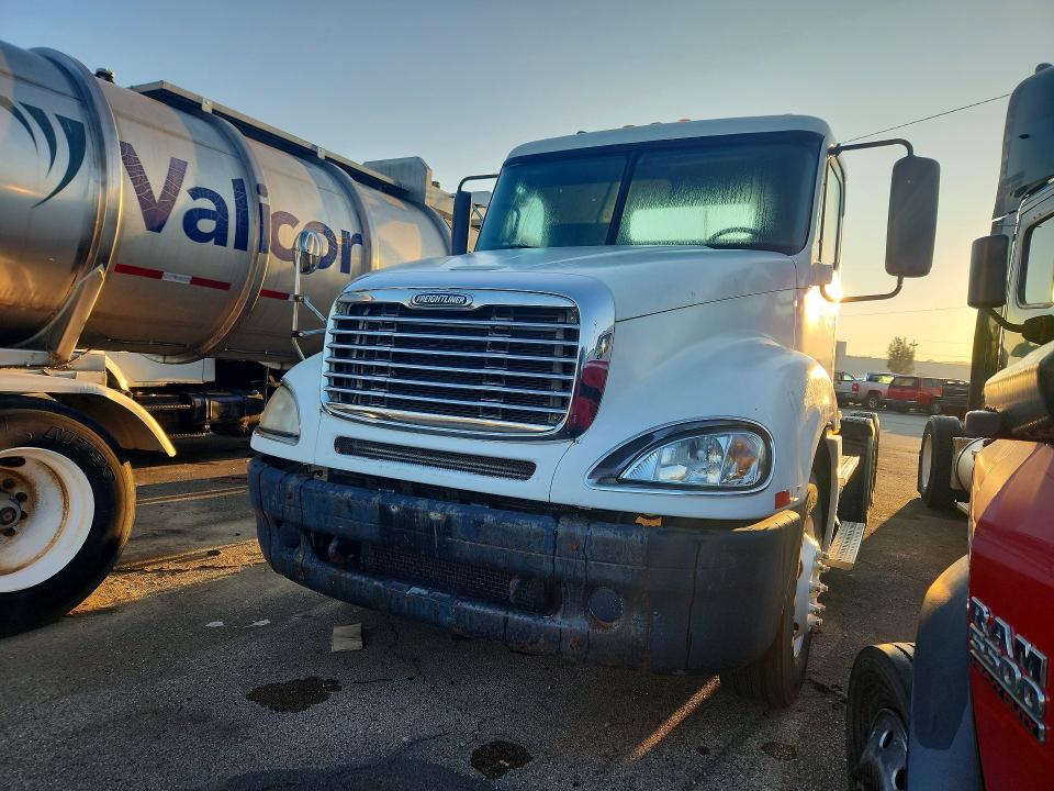 2007 Freightliner Columbia VIN 1FUJA6CG67LX74543 COPART salvage auction — MECHANICAL, OH - CERTIFICATE OF TITLE, sold $6,600 on 2026-09-15 (photo 1)