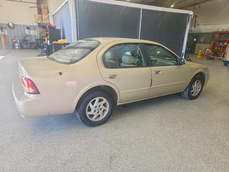 1998 Nissan Maxima VIN JN1CA21D3WM916456 COPART salvage auction — MINOR DENT/SCRATCHES, Ca - Dis/Dlr/Exp Only Clean Title, sold $125 on 2026-07-31 (photo 3)