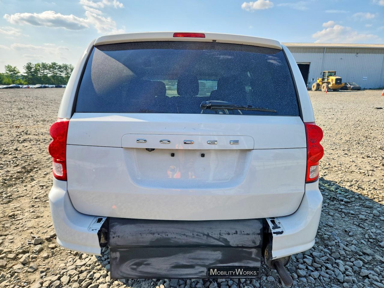 2017 Dodge Grand caravan VIN 2C4RDGCG2HR745878 COPART salvage auction — Minor Dent/Scratches, MI - CERTIFICATE OF TITLE, sold $10,500 on 2026-08-26 (photo 6)