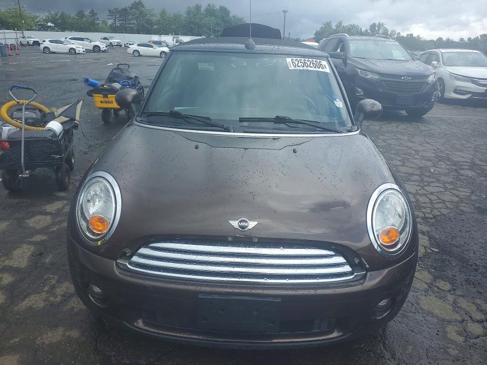 2009 Mini Cooper VIN WMWMR33539TU96615 COPART salvage auction — WATER/FLOOD, Ct - Cert Of Title-Flood Salvage, sold $625 on 2026-08-04 (photo 5)