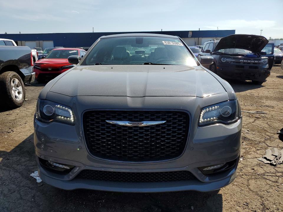 2018 Chrysler 300 VIN 2C3CCAGG1JH141643 COPART salvage auction — REAR END, Mi - Certificate Of Title, sold $7,400 on 2026-08-11 (photo 5)
