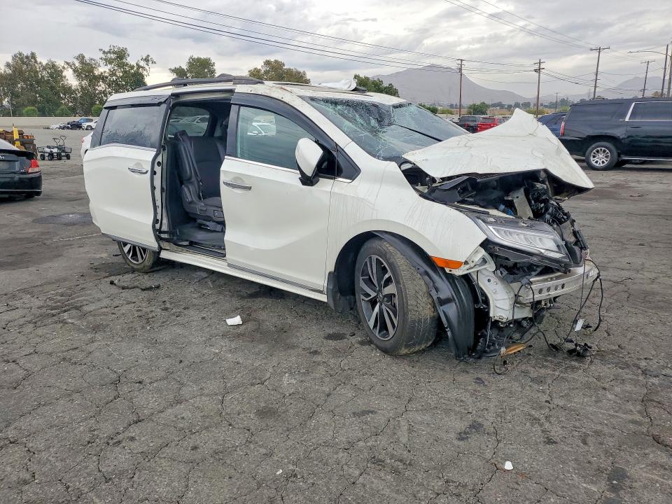 2018 Honda Odyssey VIN 5FNRL6H92JB112046 COPART salvage auction — ROLLOVER, Ca - Salvage Certificate, sold $600 on 2026-07-30 (photo 4)