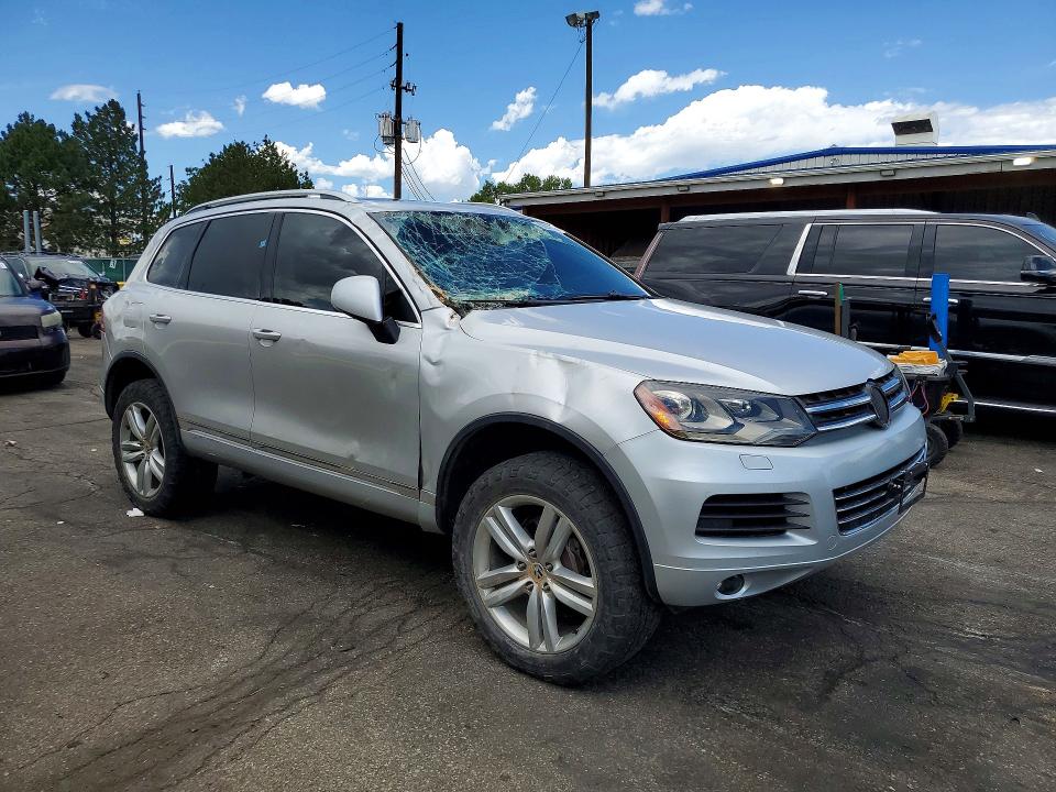 2012 Volkswagen Touareg VIN WVGFK9BP7CD001805 COPART salvage auction — ROLLOVER, Co - Salvage Title, sold $350 on 2026-08-13 (photo 4)