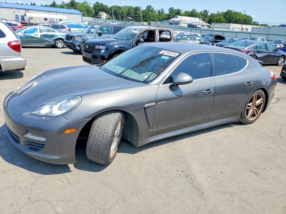 2013 Porsche Panamera VIN WP0AD2A73DL045194 COPART salvage auction — MINOR DENT/SCRATCHES, Salvage Title, sold $5,800 on 2026-08-04 (photo 1)