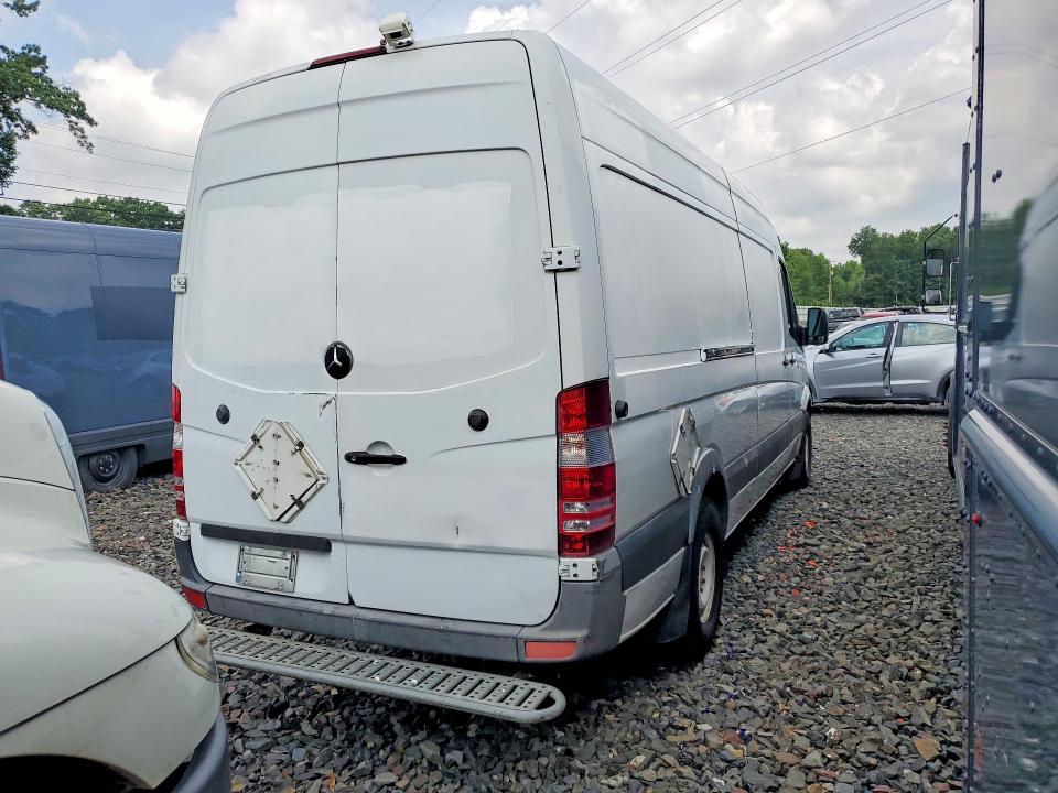 2011 Mercedes-benz Sprinter VIN WD3PE8CB6B5573741 COPART salvage auction — MINOR DENT/SCRATCHES, Nj - Certificate Of Title, sold $150 on 2026-07-21 (photo 3)