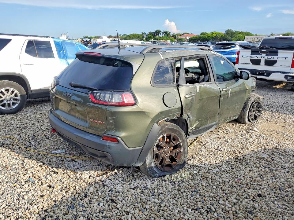 2019 Jeep Cherokee VIN 1C4PJMBX5KD169410 COPART salvage auction — FRONT END, Fl - Certificate Of Title (P), sold $3,291 on 2026-09-09 (photo 3)