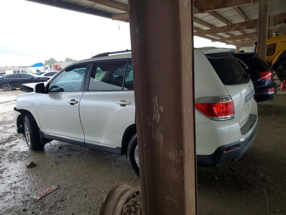 2013 Toyota Highlander VIN 5TDZK3EH2DS094953 COPART salvage auction — FRONT END, Tx - Certificate Of Title, sold $2,800 on 2026-07-31 (photo 2)