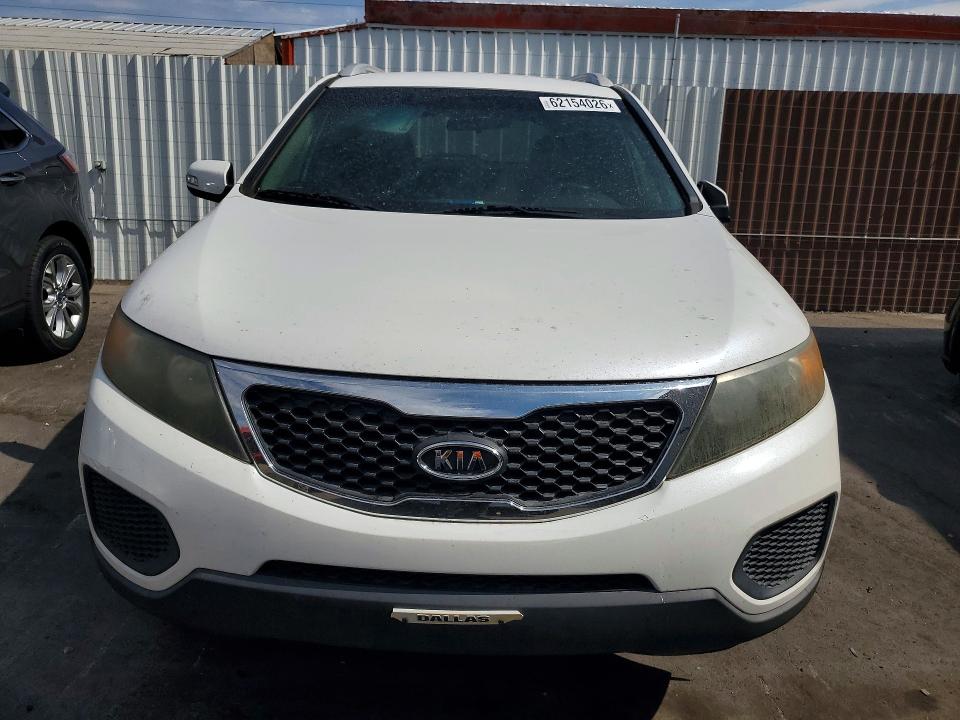 2011 Kia Sorento VIN 5XYKTDA22BG165021 COPART salvage auction — VANDALISM, Nv - Certificate Of Title, sold $200 on 2026-07-29 (photo 5)