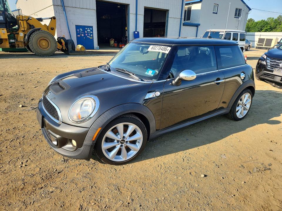 2011 Mini Cooper s VIN WMWSV3C51BTY15549 COPART salvage auction — NORMAL WEAR, NJ - CERTIFICATE OF TITLE, sold $575 on 2026-07-27 (photo 1)