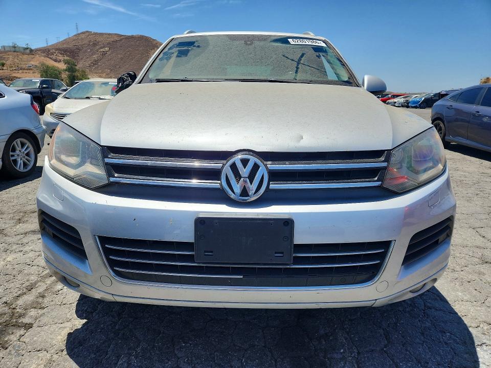 2012 Volkswagen Touareg VIN WVGFK9BPXCD004486 COPART salvage auction — SIDE, CA - DIS/DLR/EXP ONLY CLEAN TITLE, sold $1,850 on 2026-08-10 (photo 5)