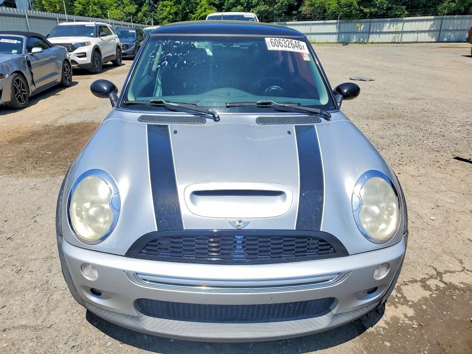 2004 Mini Cooper VIN WMWRE33474TD82492 COPART salvage auction — MINOR DENT/SCRATCHES, Ok - Certificate Of Title, sold $575 on 2026-07-30 (photo 5)