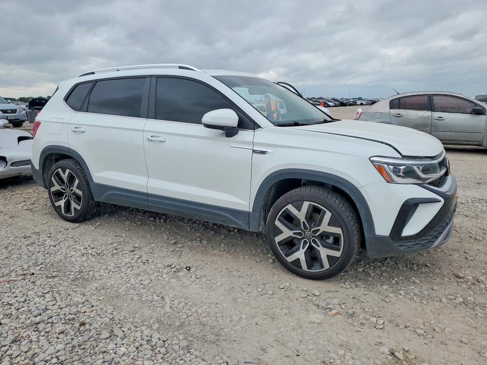 2022 Volkswagen Taos VIN 3VV2X7B2XNM066315 COPART salvage auction — WATER/FLOOD, TX - SALVAGE VEHICLE TITLE (P), sold $8,700 on 2026-09-03 (photo 4)