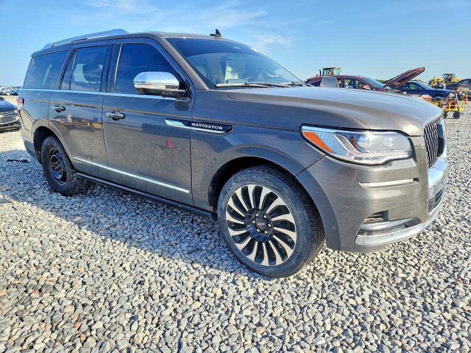 2023 Lincoln Navigator VIN 5LMJJ2TG3PEL15886 COPART salvage auction — REAR END, Fl - Cert Of Title Slvg Rebuildable, sold $33,000 on 2026-07-28 (photo 4)