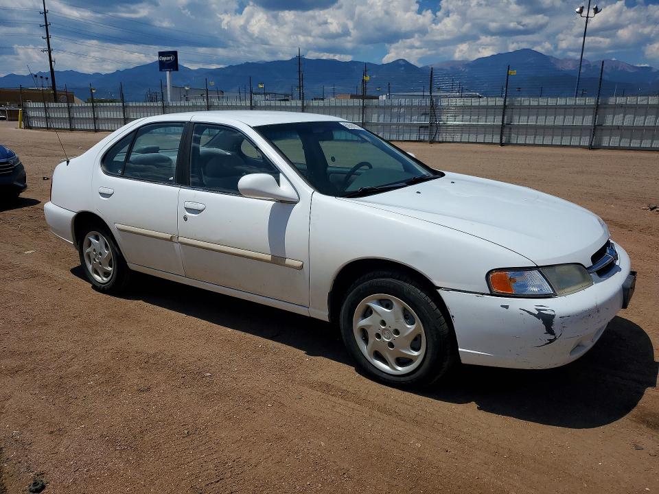 1998 Nissan Altima VIN 1N4DL01D4WC171941 COPART salvage auction — HAIL, CO - DIS/DLR/EXP ONLY CLEAN TITLE, sold $300 on 2026-07-29 (photo 4)