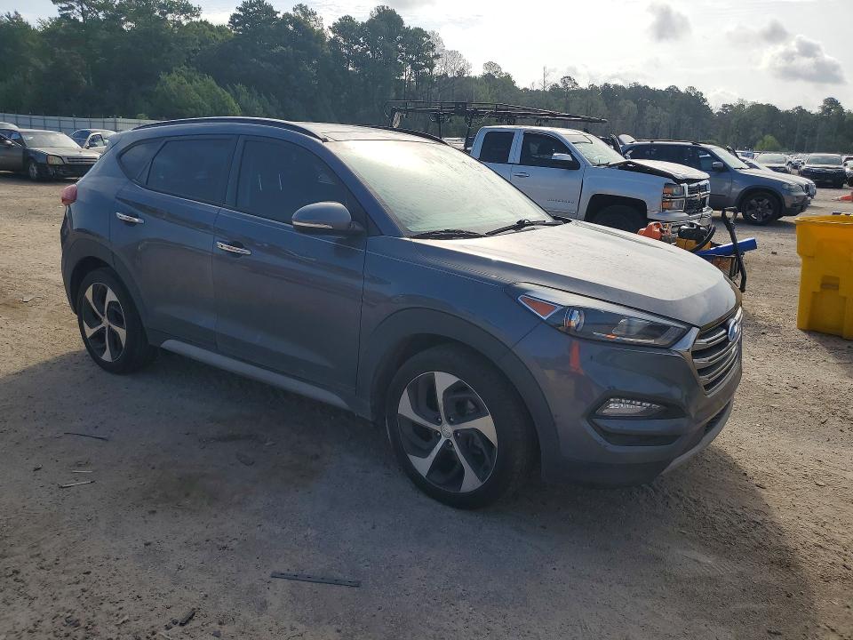 2018 Hyundai Tucson VIN KM8J33A28JU750328 COPART salvage auction — MINOR DENT/SCRATCHES, SC - CERTIFICATE OF TITLE, sold $3,950 on 2026-07-27 (photo 4)