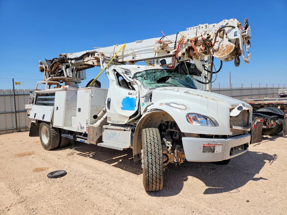 2025 Freightliner M2 VIN 1FVDCXFC5SHWC5730 COPART salvage auction — ROLLOVER, TX - SALVAGE VEHICLE TITLE, sold $9,100 on 2026-08-27 (photo 4)