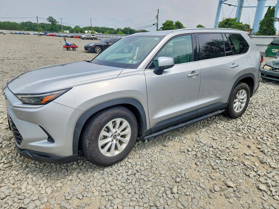 2025 Toyota Highlander VIN 5TDACAB52SS052837 — COPART salvage auction photo