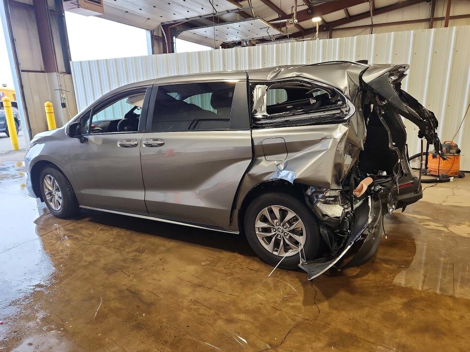 2026 Toyota Sienna VIN 5TDKRKEC6TS295197 COPART salvage auction — REAR END, FL - CERTIFICATE OF TITLE, sold $11,800 on 2026-07-27 (photo 2)