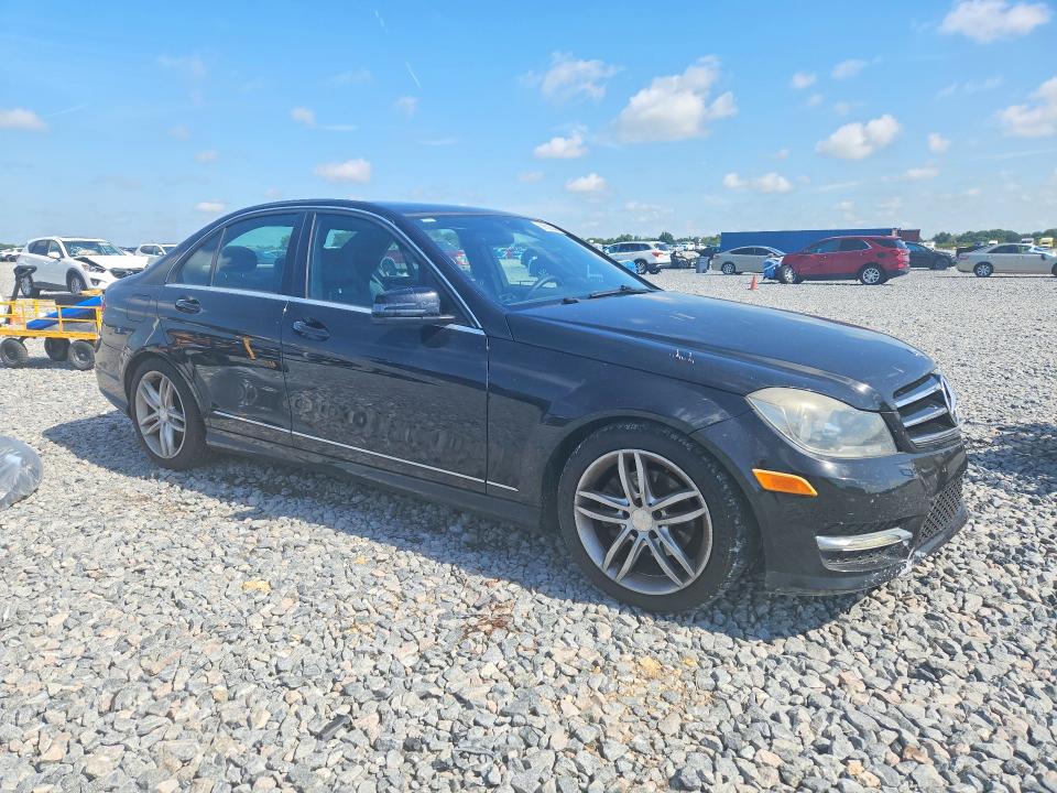 2014 Mercedes-benz C-klasse VIN WDDGF4HB2EA937711 COPART salvage auction — MINOR DENT/SCRATCHES, Fl - Cert Of Title Slvg Rebuildable, sold $850 on 2026-07-10 (photo 4)