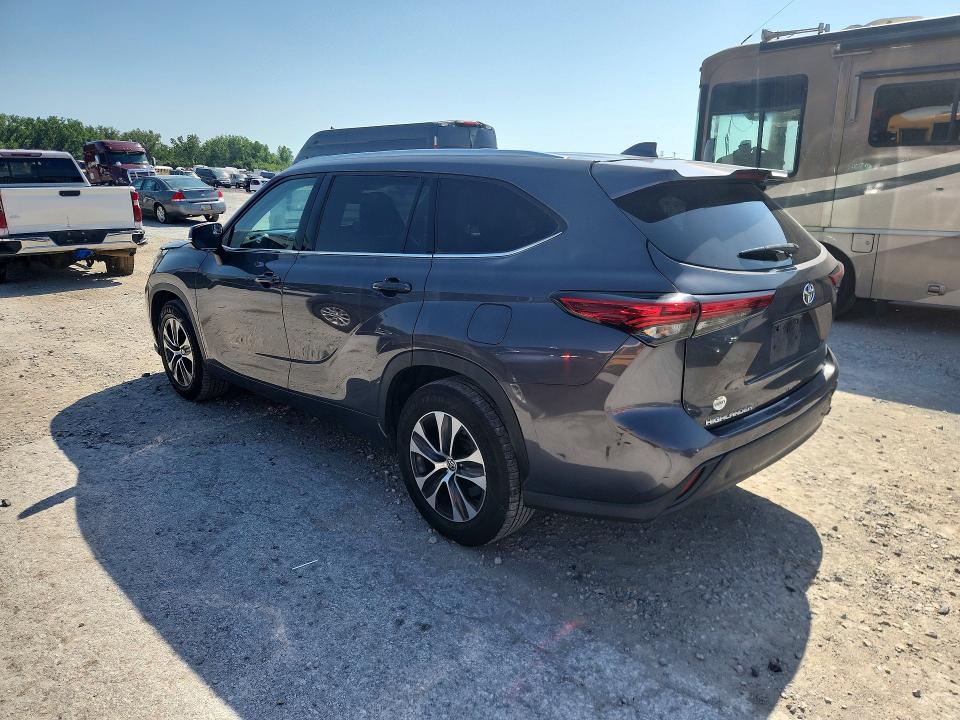 2021 Toyota Highlander VIN 5TDGZRAH5MS520937 COPART salvage auction — MINOR DENT/SCRATCHES, Ks - Dealer Only Clean Title (P), sold $17,700 on 2026-08-27 (photo 2)