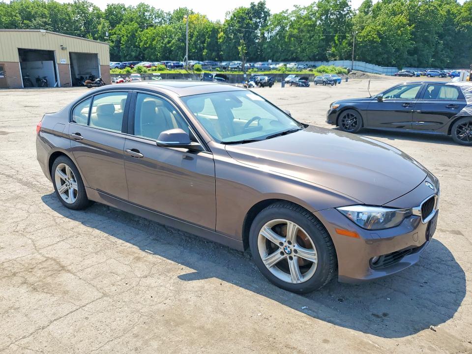 2015 BMW 3er VIN WBA3B5G57FNS13753 COPART salvage auction — MINOR DENT/SCRATCHES, Nj - Certificate Of Title, sold $1,500 on 2026-08-13 (photo 4)