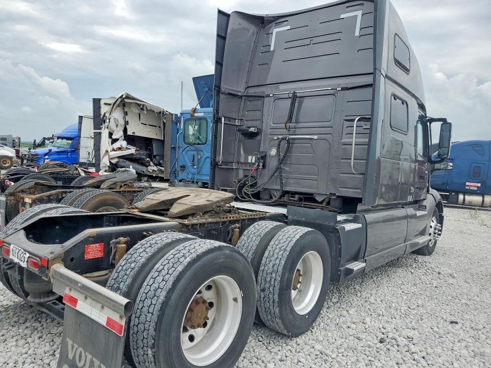 2022 Volvo VIN 4V4NC9EH9NN288020 COPART salvage auction — MINOR DENT/SCRATCHES, Pa - Cert Of Title, sold $36,250 on 2026-08-20 (photo 3)