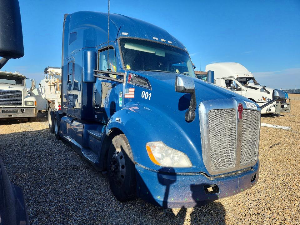 2020 Kenworth T680 VIN 1XKYDP9X2LJ346425 COPART salvage auction — FRONT END, FL - CERT OF TITLE SLVG REBUILDABLE, sold $9,200 on 2026-08-27 (photo 4)