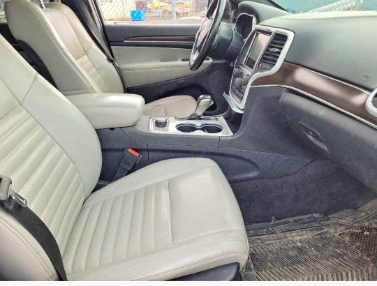 2018 Jeep Grand cherokee VIN 1C4RJFBG0JC132497 COPART salvage auction — MINOR DENT/SCRATCHES, ON - PERMIT NO BRAND - UNFIT (P), sold $7,200 on 2026-08-11 (photo 5)