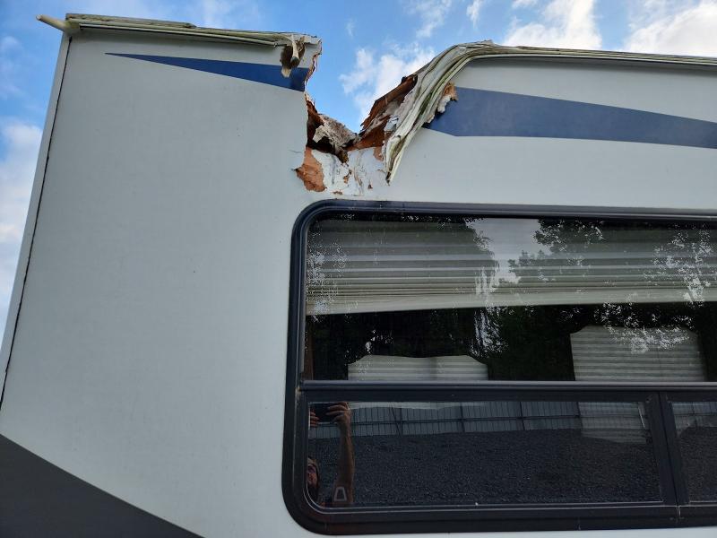 2010 Jayco Eagle VIN 1UJBJ0BR7A1DG0183 COPART salvage auction — ROOF, IN - CERT OF TITLE-SALVAGE TITLE, sold $125 on 2026-10-01 (photo 9)