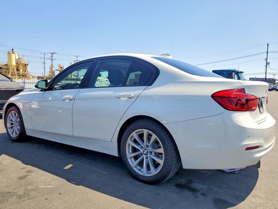 2018 BMW 3er VIN WBA8A9C5XJAH14709 COPART salvage auction — MINOR DENT/SCRATCHES, Ca - Dis/Dlr/Exp Only Clean Title (P), sold $3,200 on 2026-07-20 (photo 2)