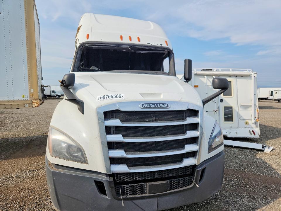 2020 Freightliner Cascadia VIN 3AKJHHDR0LSLS3405 COPART salvage auction — SIDE, MT - SALVAGE CERTIFICATE OF A VEHIC, sold $4,600 on 2026-08-27 (photo 5)