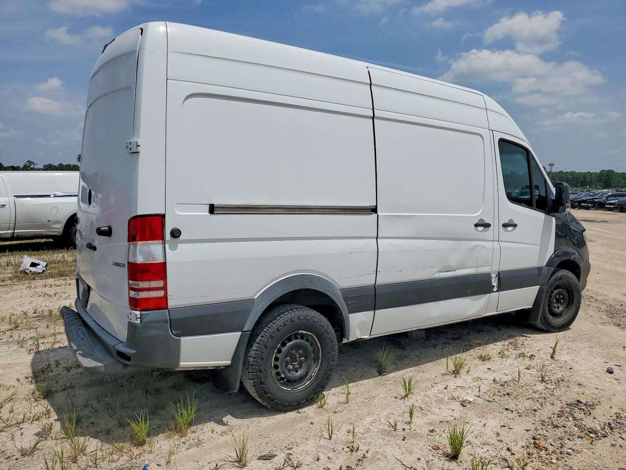 2018 Mercedes-Benz Sprinter VIN WD3PE7CD2JP607236 COPART salvage auction — Rollover, Ct - Clean Title, sold $5,750 on 2026-09-22 (photo 3)