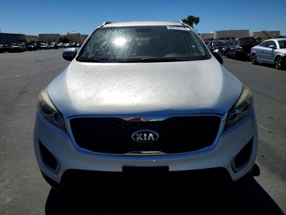 2016 Kia Sorento VIN 5XYPG4A33GG157858 COPART salvage auction — VANDALISM, CA - SALVAGE CERTIFICATE, sold $2,200 on 2026-07-27 (photo 5)