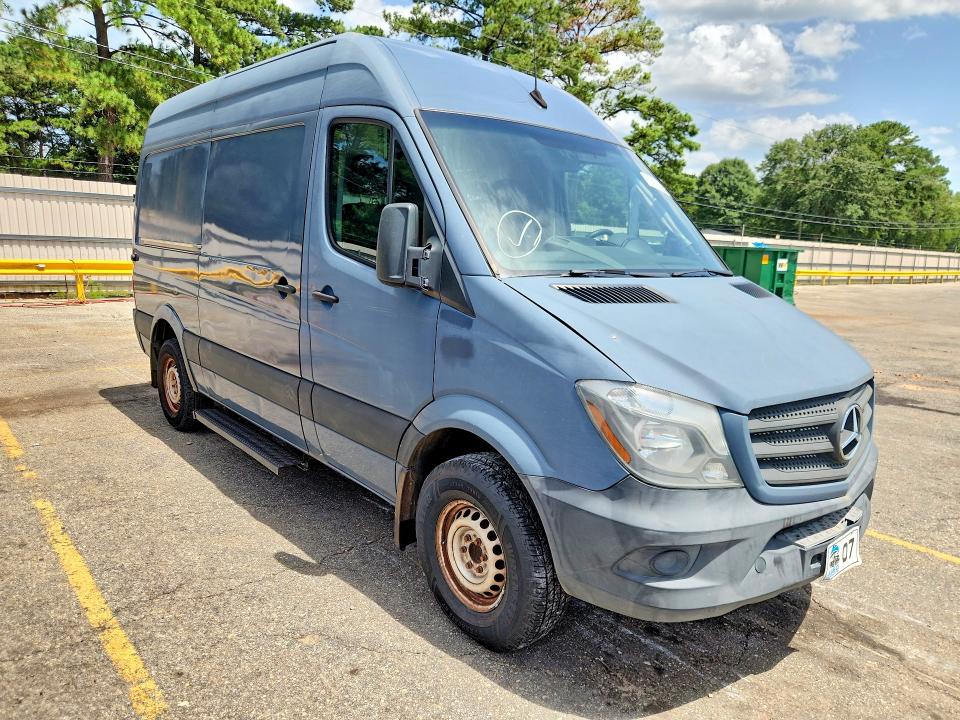 2018 Mercedes-benz Sprinter VIN WD3PE7CD6JP635573 COPART salvage auction — MECHANICAL, Fl - Certificate Of Title, sold $700 on 2026-07-27 (photo 4)