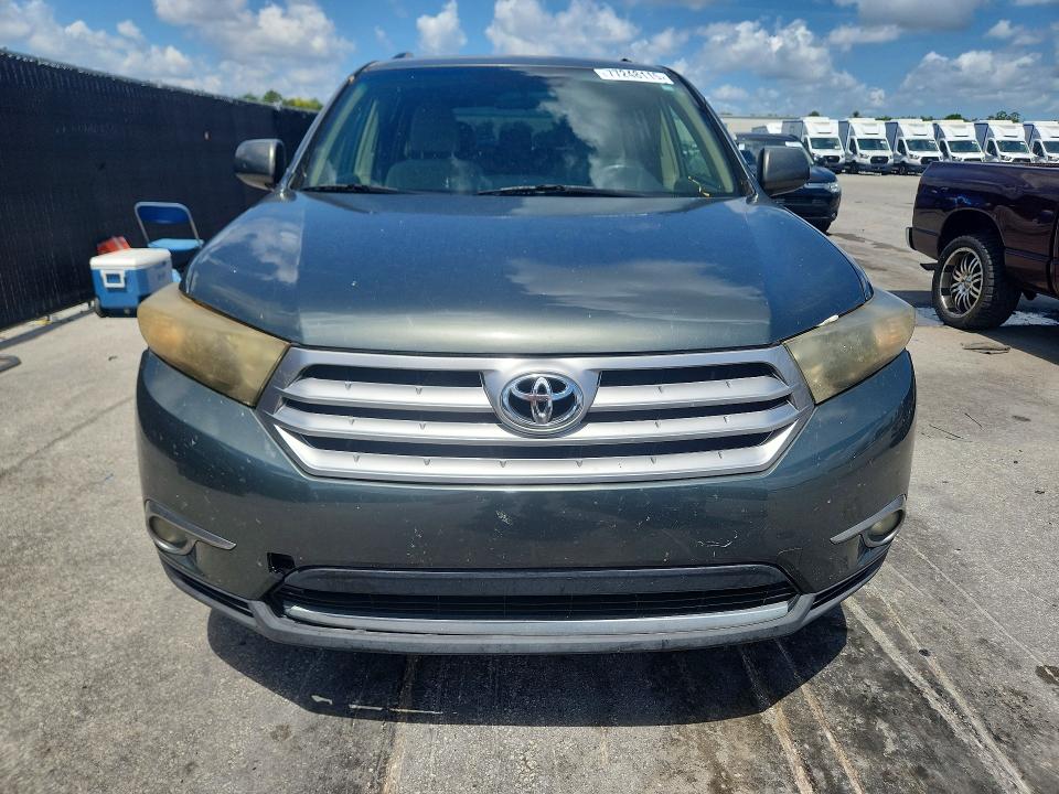 2011 Toyota Highlander VIN 5TDZK3EH5BS034095 COPART salvage auction — REAR END, FL - CERT OF TITLE SLVG REBUILDABLE, sold $1,300 on 2026-07-14 (photo 5)