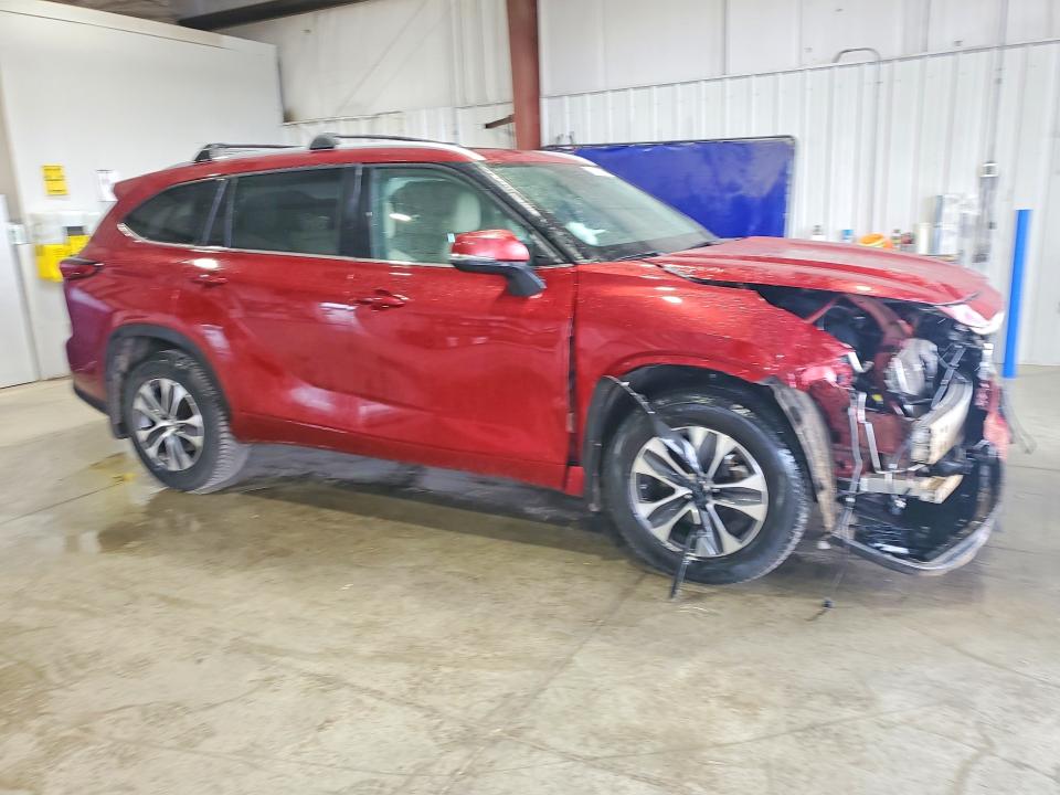 2022 Toyota Highlander VIN 5TDGZRBH6NS224048 COPART salvage auction — FRONT END, Salvage Title, sold $14,600 on 2026-08-24 (photo 4)