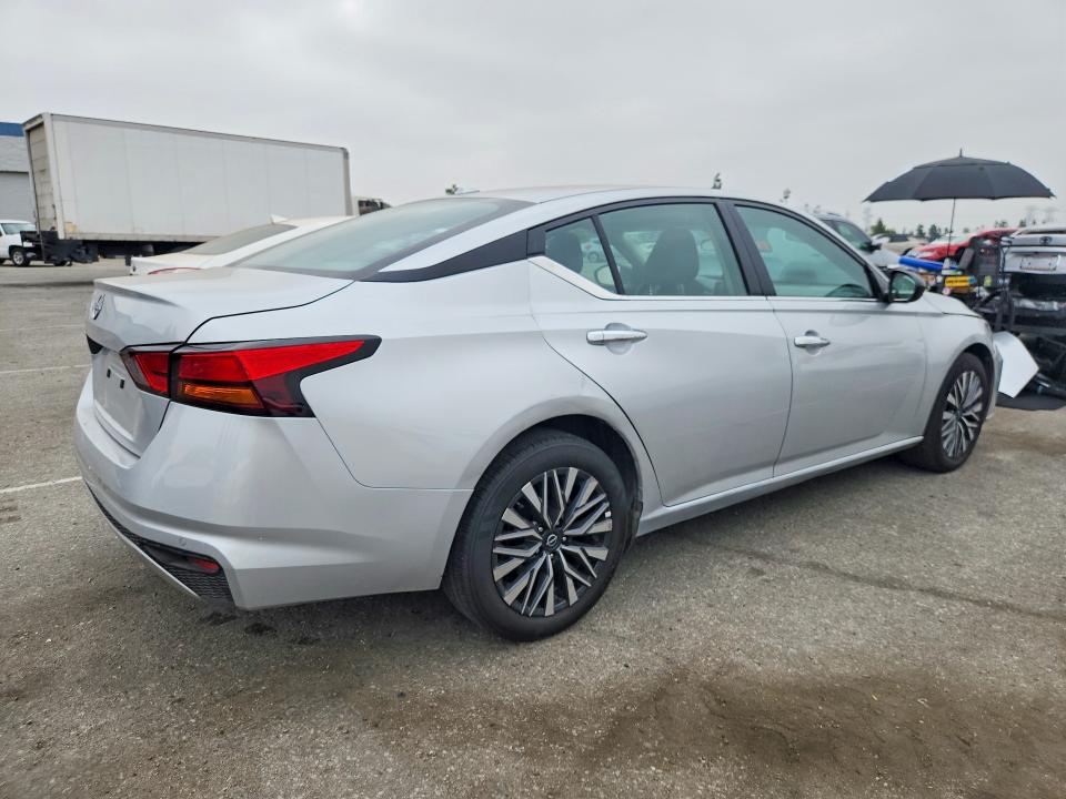 2025 Nissan Altima VIN 1N4BL4DV1SN378322 COPART salvage auction — SIDE, AL - DIS/DLR/EXP ONLY CLEAN TITLE (P), sold $8,300 on 2026-07-27 (photo 3)