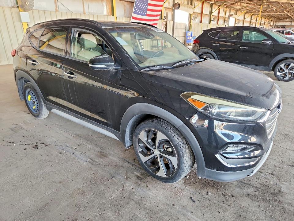 2017 Hyundai Tucson VIN KM8J33A23HU467992 COPART salvage auction — MINOR DENT/SCRATCHES, AZ - CERTIFICATE OF TITLE, sold $1,600 on 2026-07-29 (photo 4)