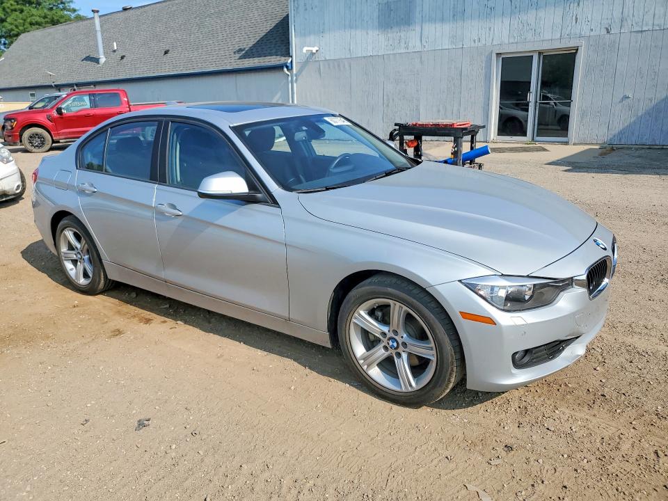 2015 BMW 3er VIN WBA3B3G59FNR87409 COPART salvage auction — FRONT END, Mi - Certificate Of Title, sold $7,200 on 2026-08-19 (photo 4)