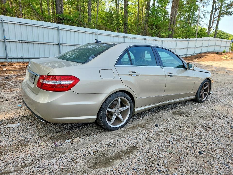 2011 Mercedes-benz E-klasse VIN WDDHF8HB7BA348323 COPART salvage auction — MINOR DENT/SCRATCHES, Ny - Dealer Only Clean Title, sold $250 on 2026-08-07 (photo 3)