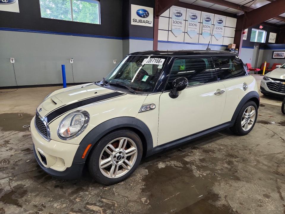 2013 Mini Cooper VIN WMWSV3C58DT394657 COPART salvage auction — MINOR DENT/SCRATCHES, Ma - Certificate Of Title (P), sold $1,800 on 2026-08-04 (photo 1)