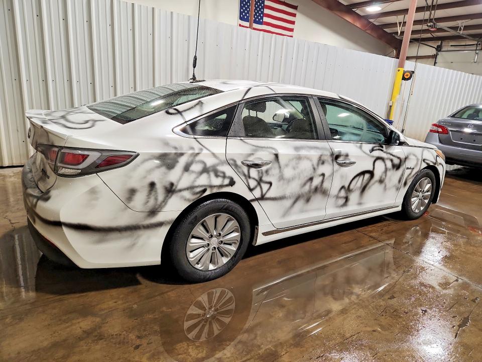 2017 Hyundai Sonata VIN KMHE24L18HA044180 COPART salvage auction — VANDALISM, PA - CERT OF SALV-R=RECONSTRUCTED, sold $1,700 on 2026-07-31 (photo 3)