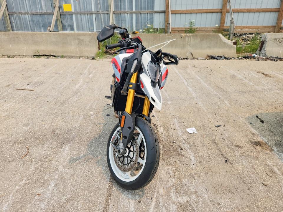 2026 Ducati Hypermotard VIN ZDMBAU8T8TB000997 COPART salvage auction — ROLLOVER, Salvage Title, sold $3,450 on 2026-07-30 (photo 2)